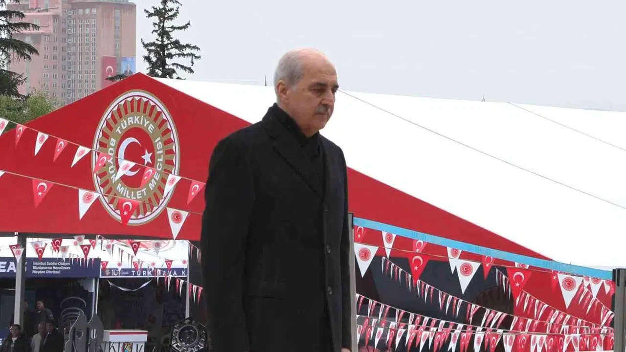 Meclis'te 23 Nisan coşkusu: Kurtulmuş Atatürk Anıtı'na çelenk sundu