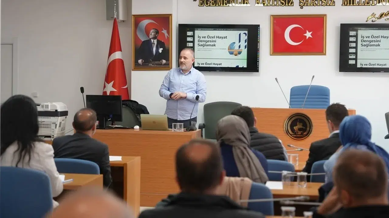 Düzce Belediyesi'nden personele moral dopingi: Vatandaşla iletişimde stres yönetimi dönemi