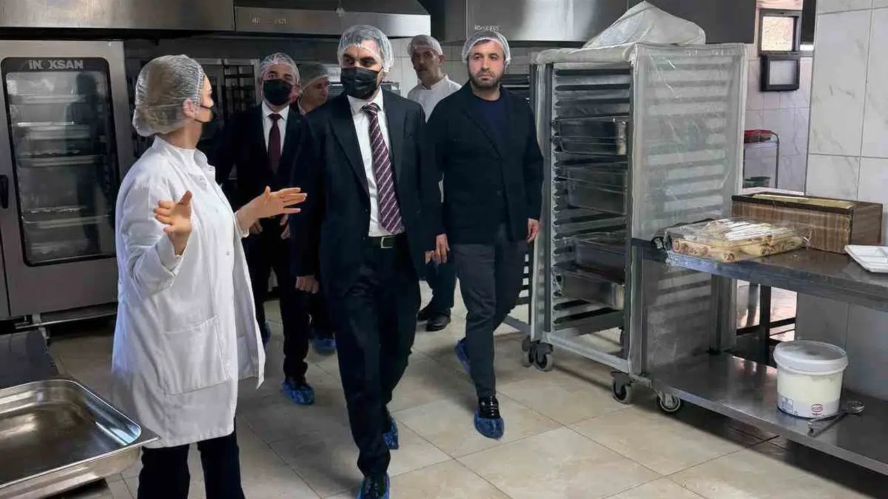 Şırnak’ta sofralar boş kalmıyor: 3 bin haneye sıcak yemek desteği yerinde denetlendi