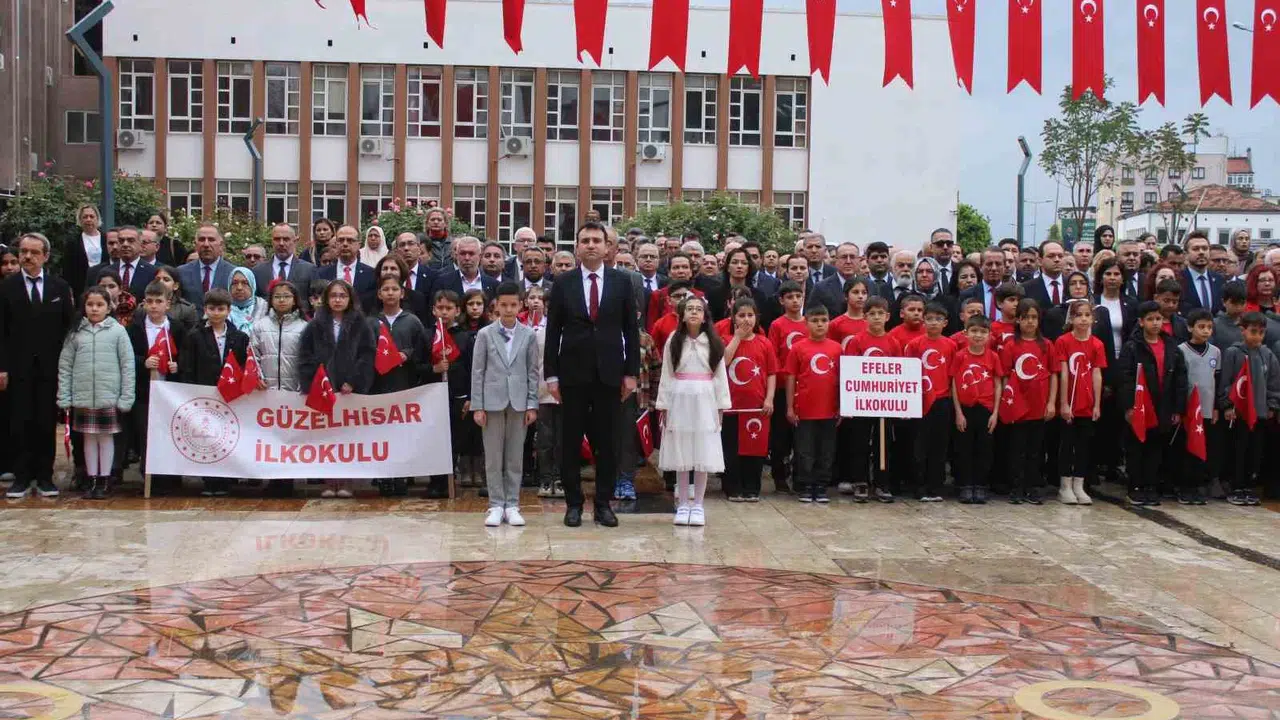 Aydın’da 23 Nisan coşkusu: Valilik önünde başlayan törenler gün boyu sürecek