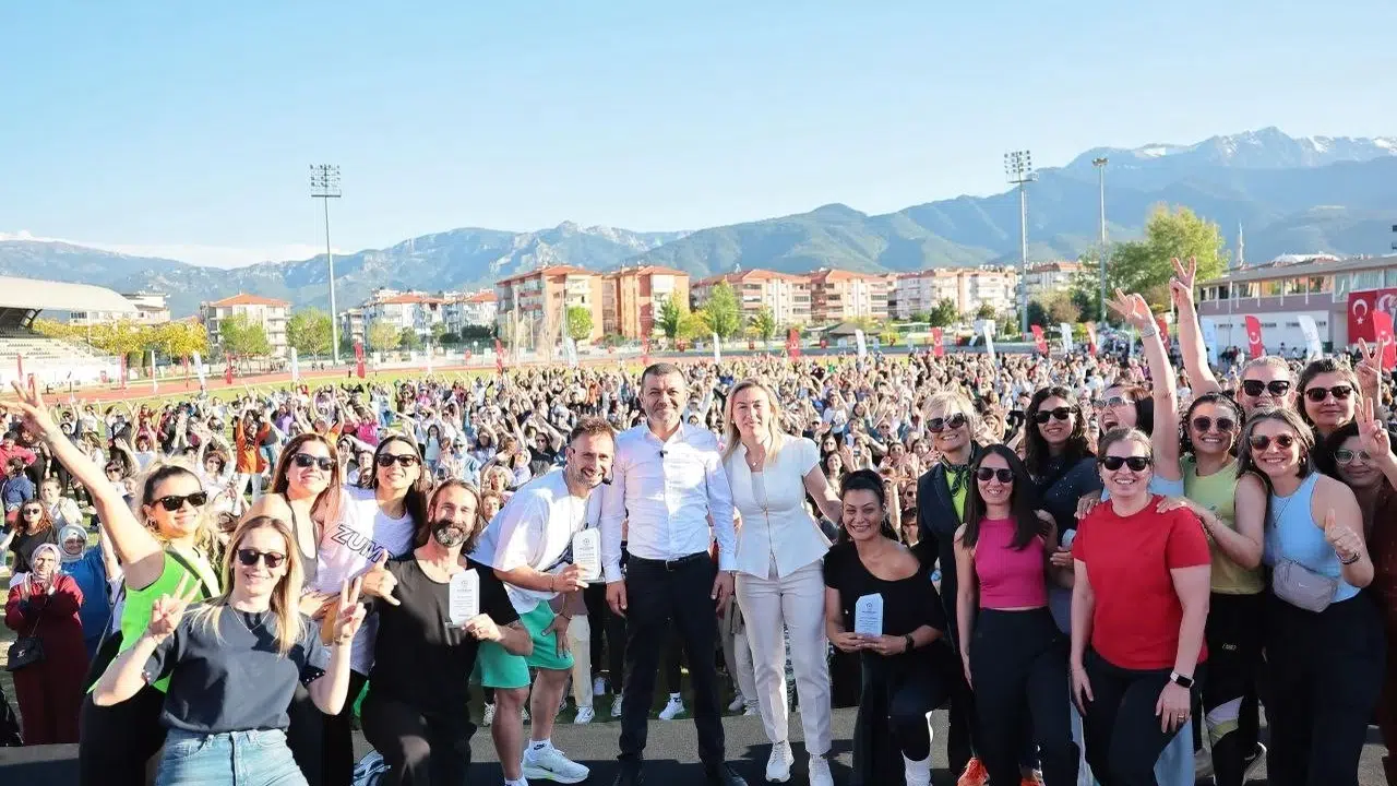 Denizli’de ritim kadınların elinde: Binlerce kişi tek yürek oldu