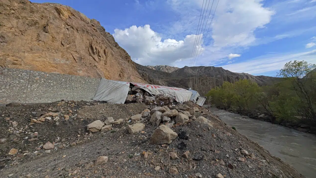 Erzurum'da korkutan kaza: Ölüm virajı bu kez faciaya geçit vermedi