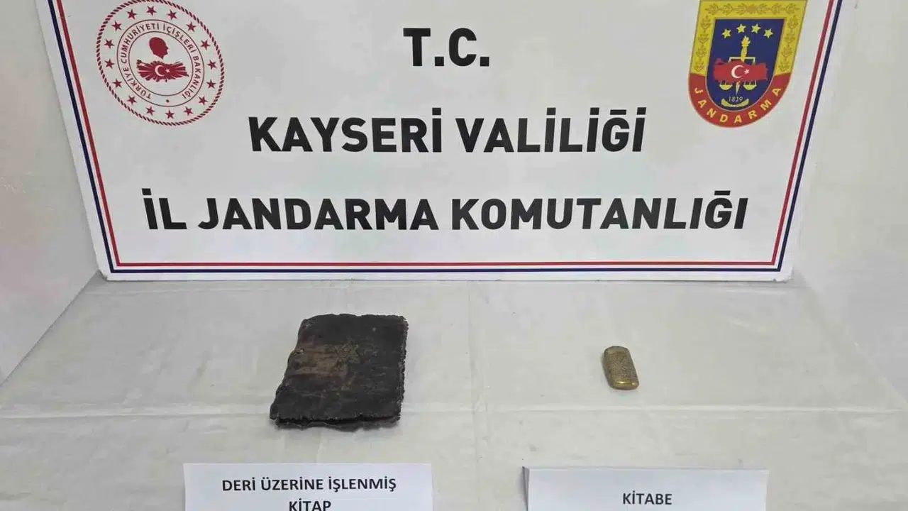 Kayseri’de tarihi eser kaçakçılığına geçit yok: Araçta paha biçilemez parçalar yakalandı