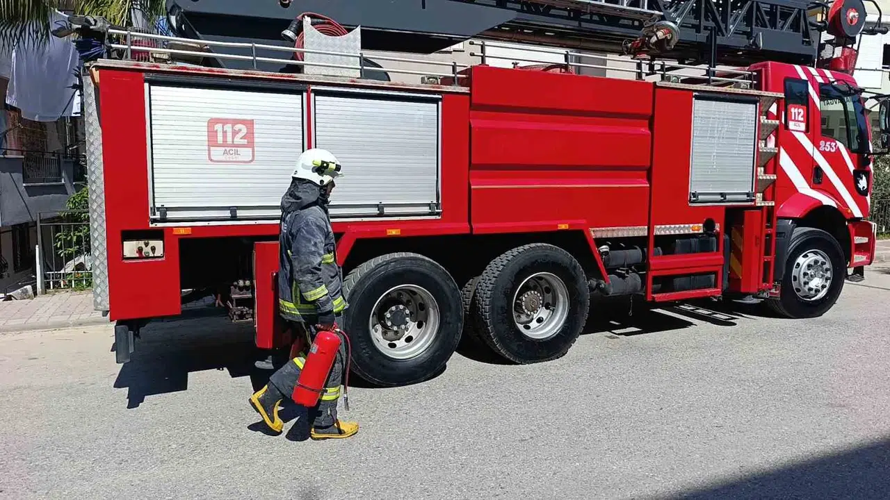 Manavgat’ta korkutan baca yangını: Temizlik girişimi az kalsın faciaya yol açıyordu