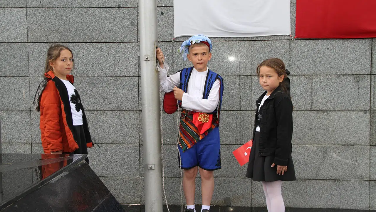 Manisa’da 23 Nisan coşkusu: Minikler bayramı doyasıya kutladı