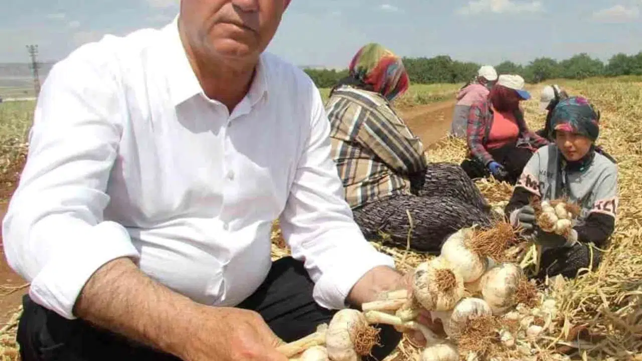 Araban’ın bereketli topraklarında alın teri dökenlere Hasan Altun’dan anlamlı mesaj