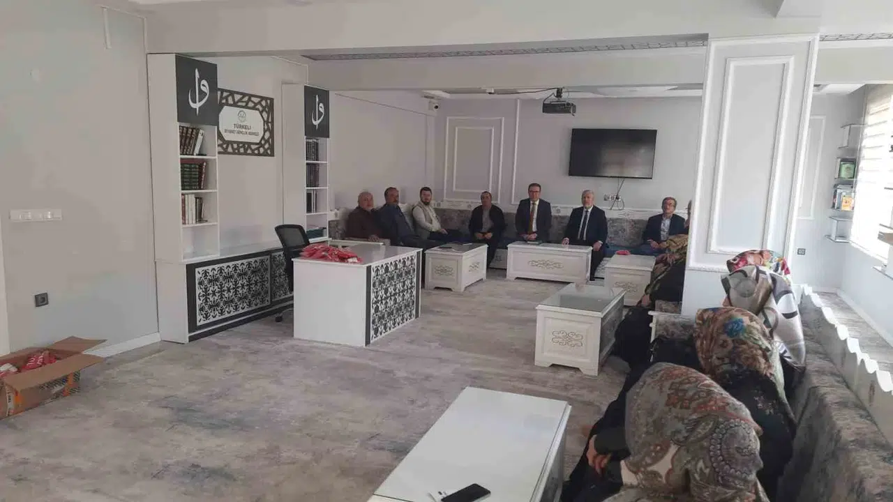 Kutsal topraklara yolculuk öncesi rehberlik: Sinoplu hacı adayları için kapsamlı hazırlık semineri