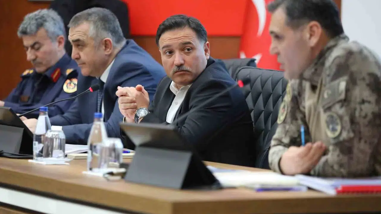 Şehrin huzuru için kritik zirve: Vali Çiçek'ten kararlılık mesajı