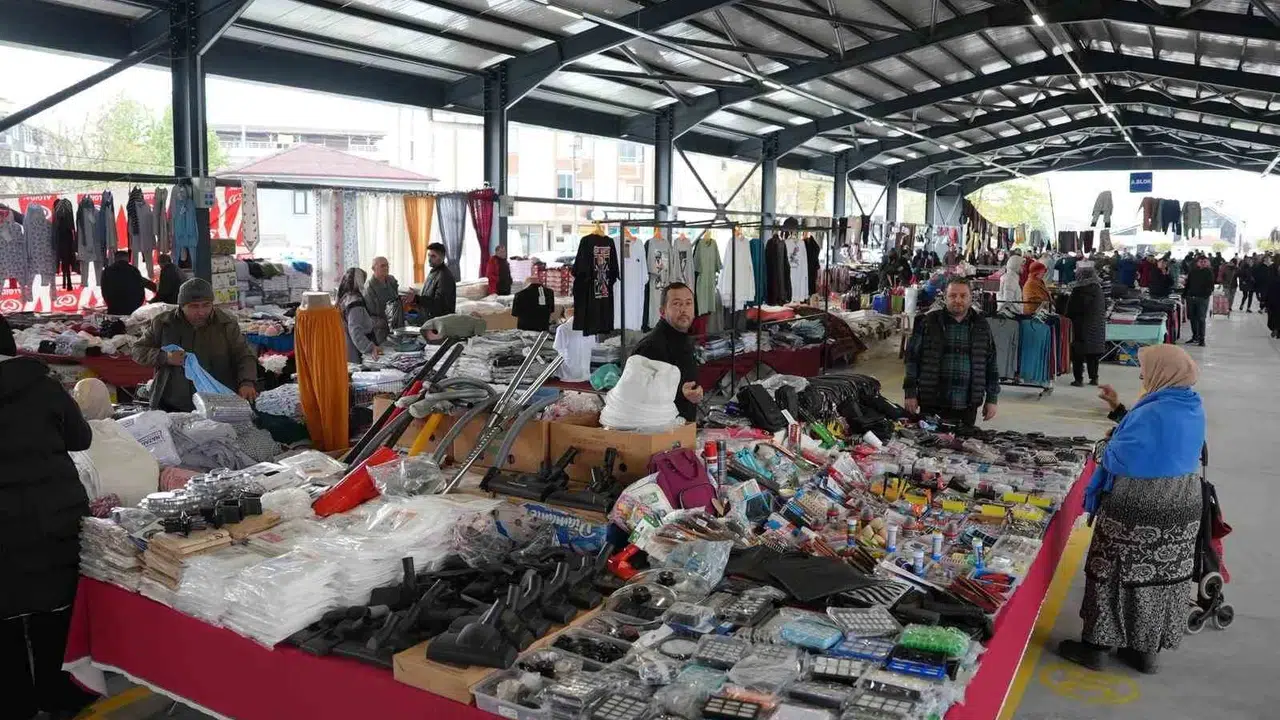 Düzce’de modern dönüşüm: Esnafın yeni adresi kapılarını açtı