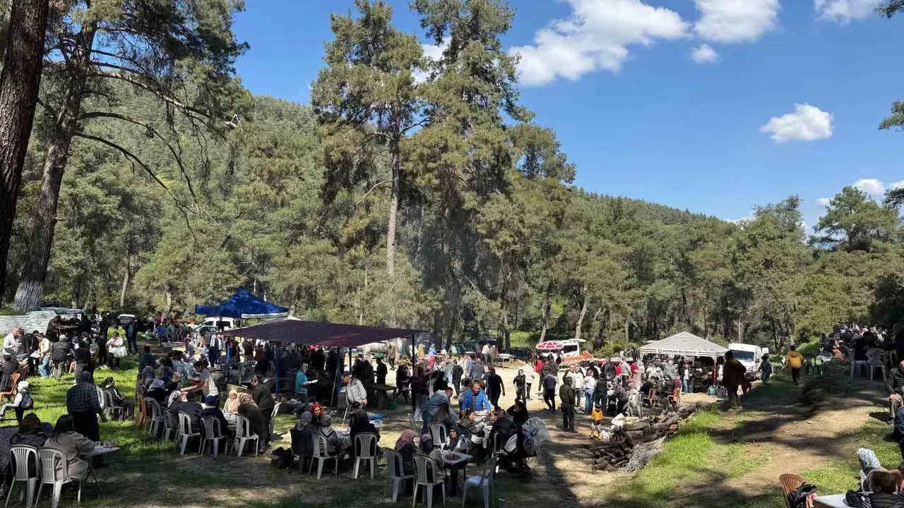 41 yıllık vefa borcu: Ömür Yaylası’nda binler aynı sofrada buluştu