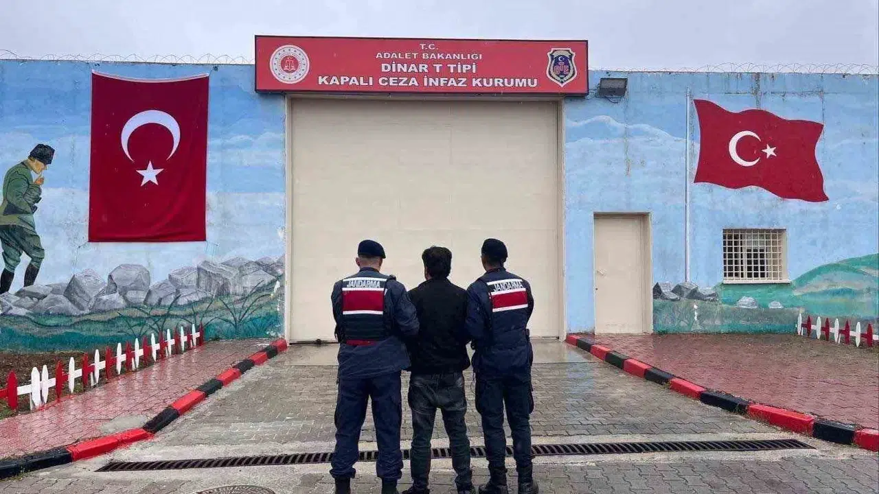 Afyonkarahisar’da jandarma operasyonu: Aranan 34 şüpheli kıskıvrak yakalandı