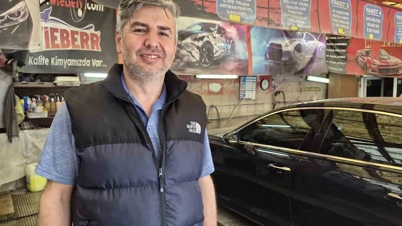 Baharın gelişiyle oto yıkamacılarda mesai ikiye katlandı: Araç sahipleri profesyonel dokunuş arıyor