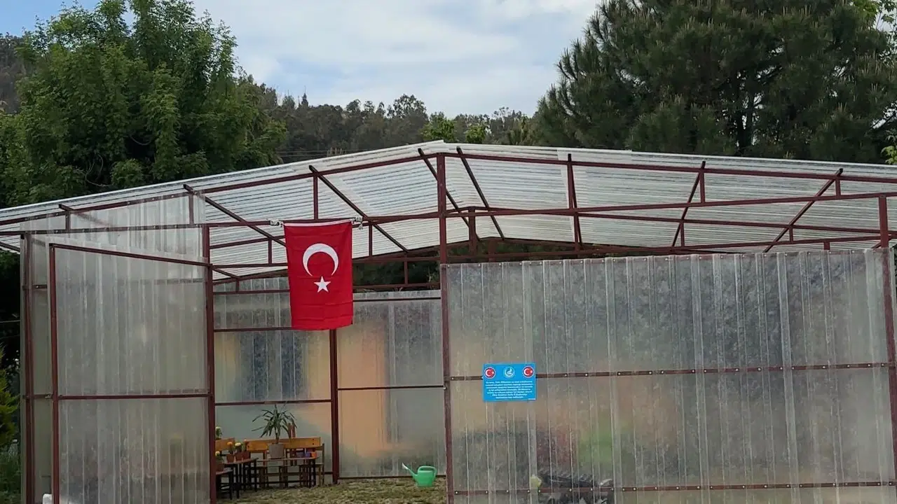 Özel çocuklara 23 Nisan sürprizi: Okul bahçesinde toprakla buluşacaklar