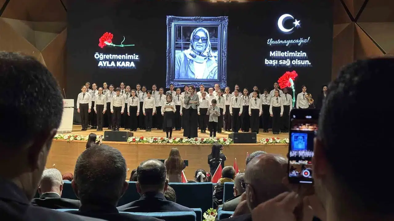 İstanbul'da 23 Nisan coşkusu:  Şiddetin karşısındaki en güçlü kalkanımız eğitimdir