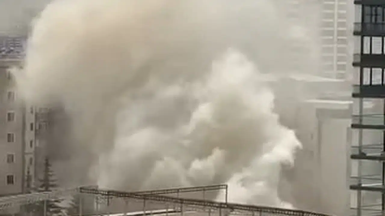 Elazığ’da öğle saatlerinde korku dolu anlar: Lokantanın bacasından yükselen alevler mahalleyi ayağa kaldırdı