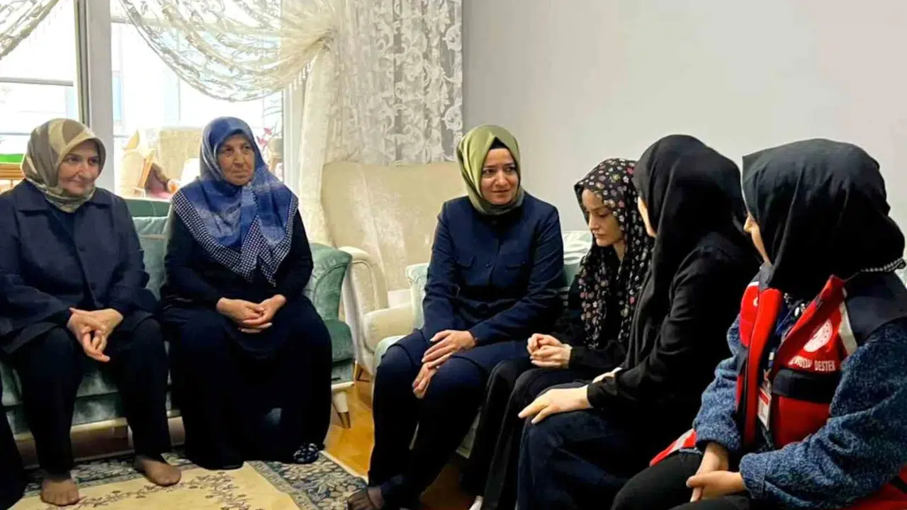 Acı gününde Kahramanmaraş’ta: Fatma Betül Sayan Kaya’dan taziye ve şifa ziyareti