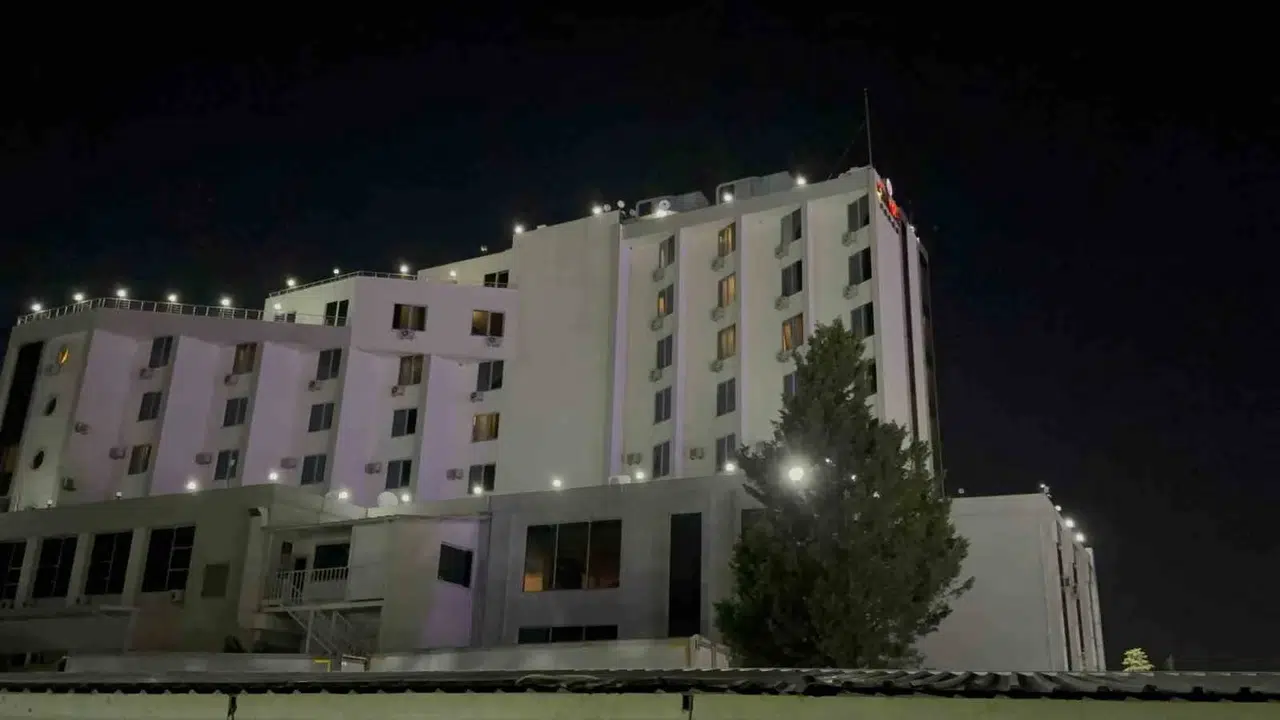 Otel bahçesinde korku dolu anlar: Karavan dakikalar içinde küle döndü