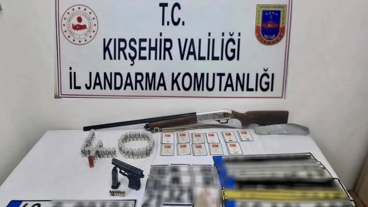 Kırşehir’de sahte plaka atölyesi: Jandarma baskınında cephanelik çıktı