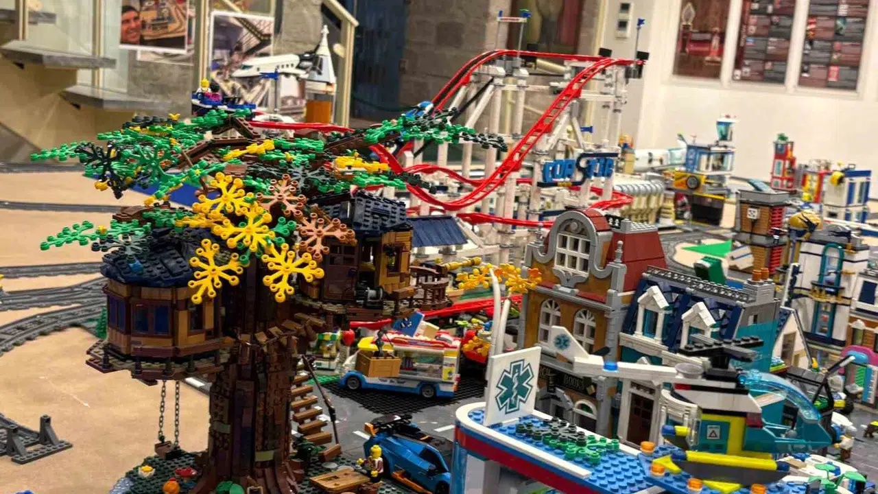 Odasından müze vitrinlerine uzanan başarı hikayesi: 12 yaşındaki Batu’nun lego şehri başkenti büyüledi