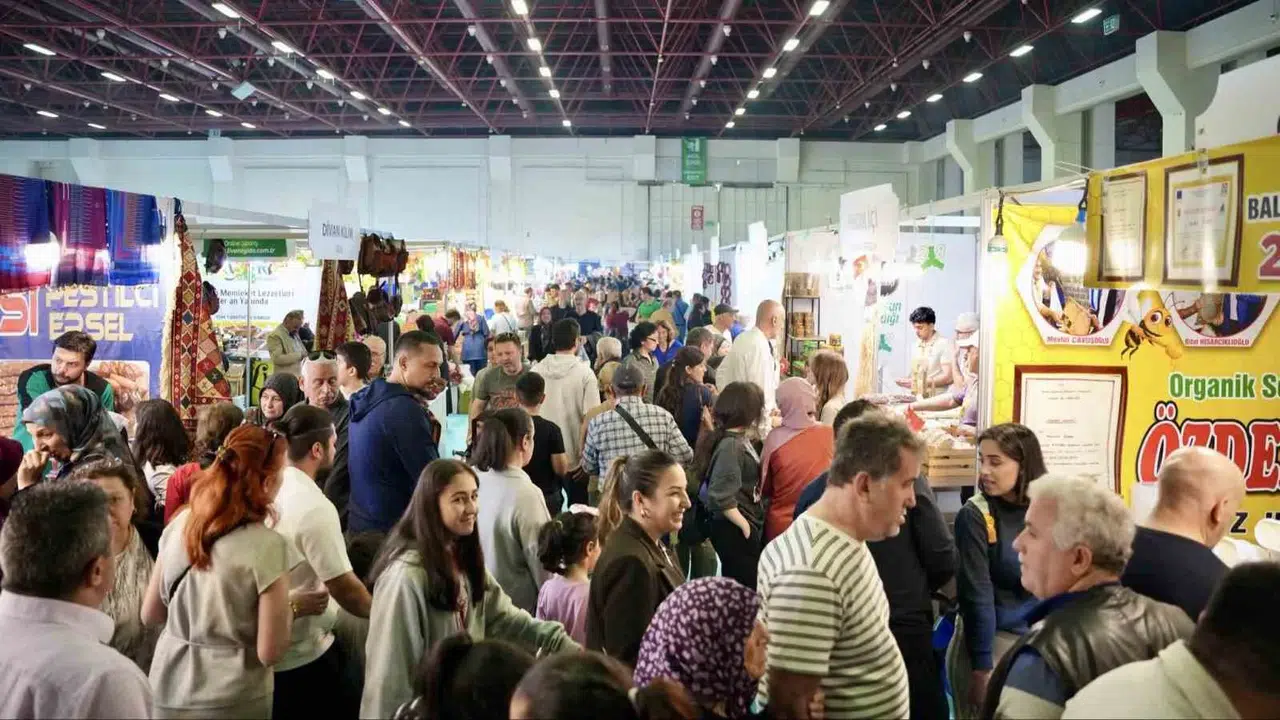 Akdeniz’in kalbinde Maraş rüzgarı: Yöresel lezzetler ve el sanatları fuarın yıldızı oldu