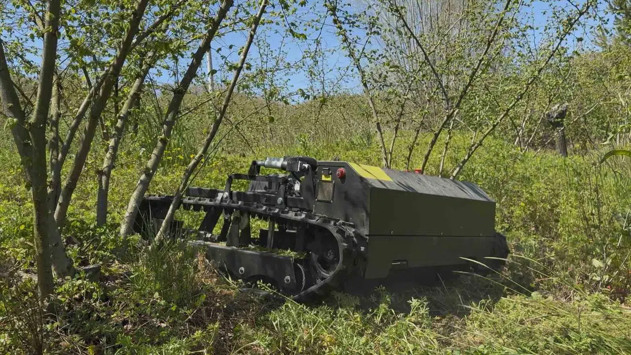 Tırpanla uğraşmaya son: Mühendis genç ithal ettiği robotla fındık bahçelerinde devrim yarattı