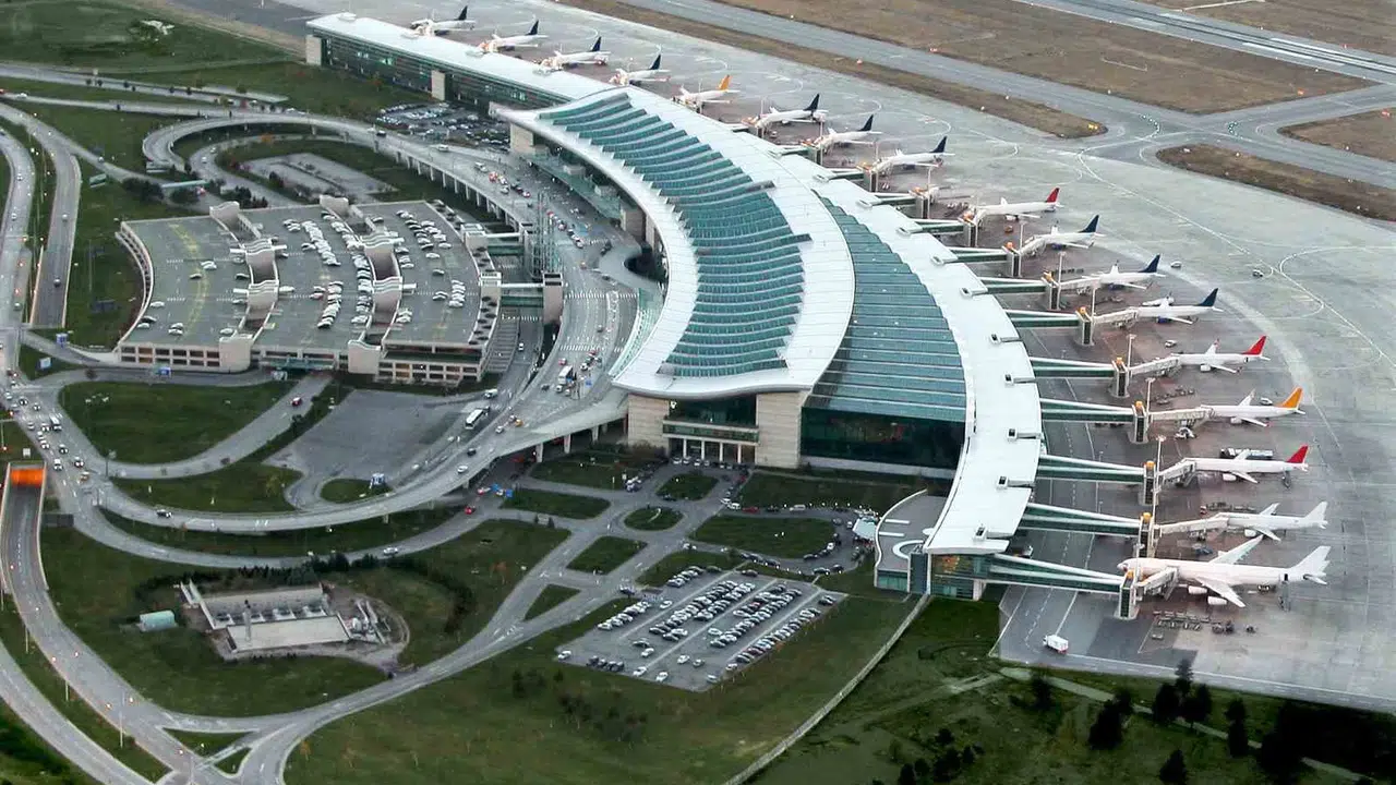 TAV Havalimanları'ndan 19 milyonluk dev hamle: Küresel belirsizliklere rağmen rotasını büyüme üzerine kurdu