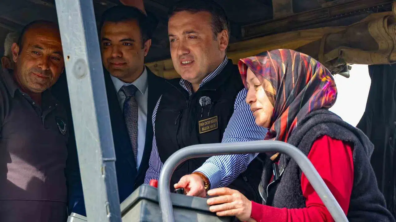 Bilecik’te ulaşım seferberliği: Vali Sözer köy yollarındaki çalışmaları bizzat denetledi