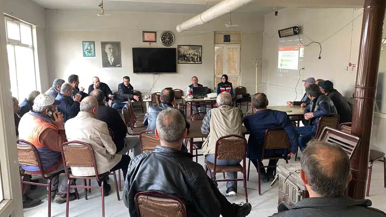 Tarlada bilinçli dönem: Tavşanlılı üreticilere kritik eğitim