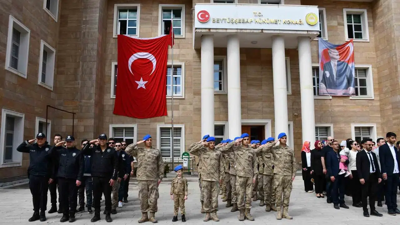 Minik yürekten dev selam: 23 Nisan töreninde herkesi duygulandıran anlar
