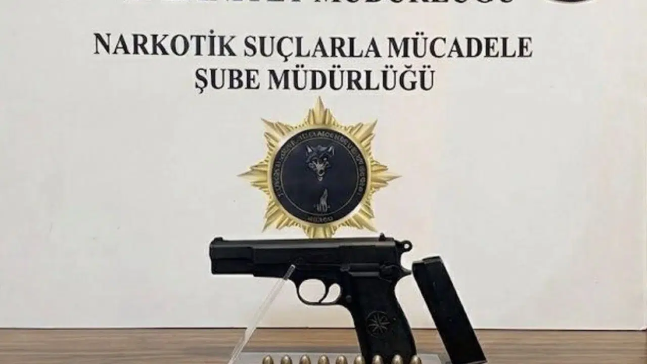 Samsun’da zehir tacirlerine şafak operasyonu: 3 ilçede 8 gözaltı