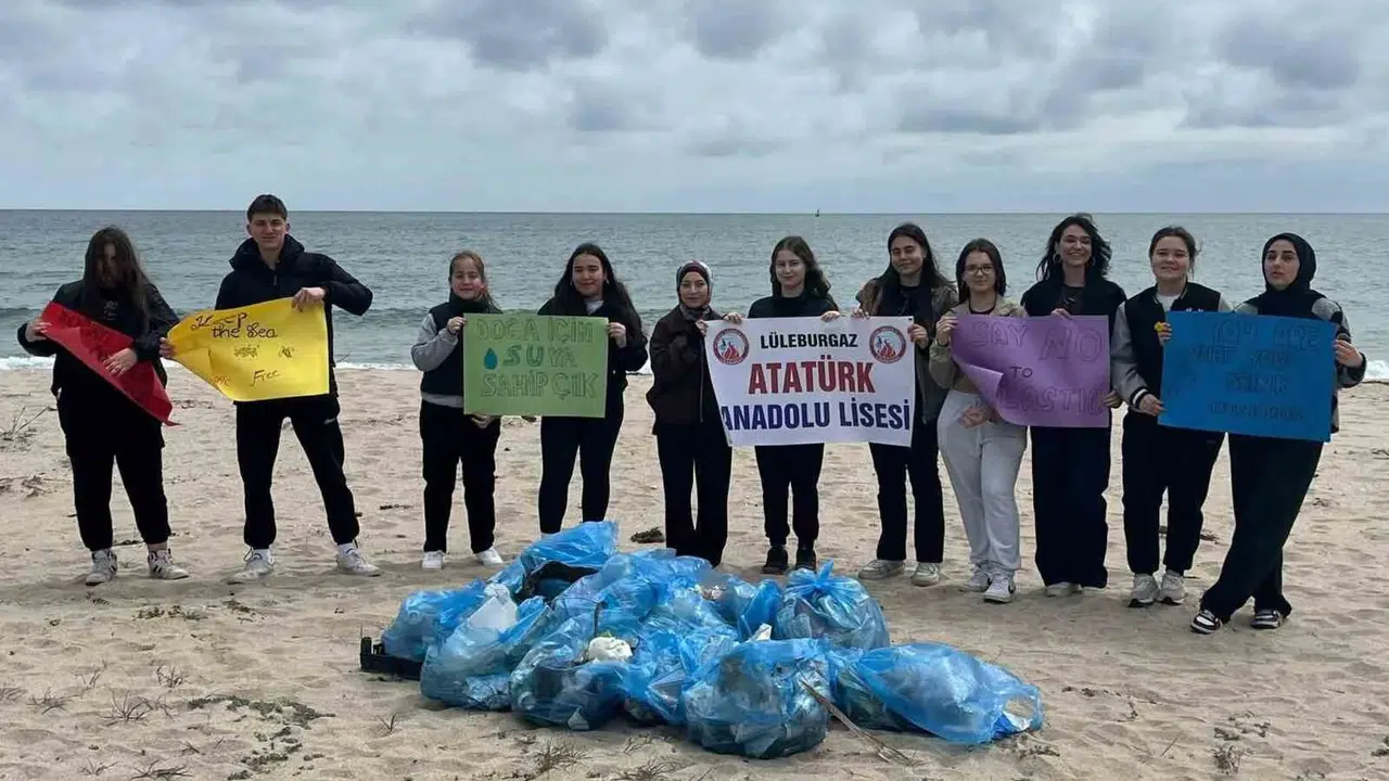 Geleceğin çevrecileri iş başında: İğneada sahillerinde anlamlı temizlik