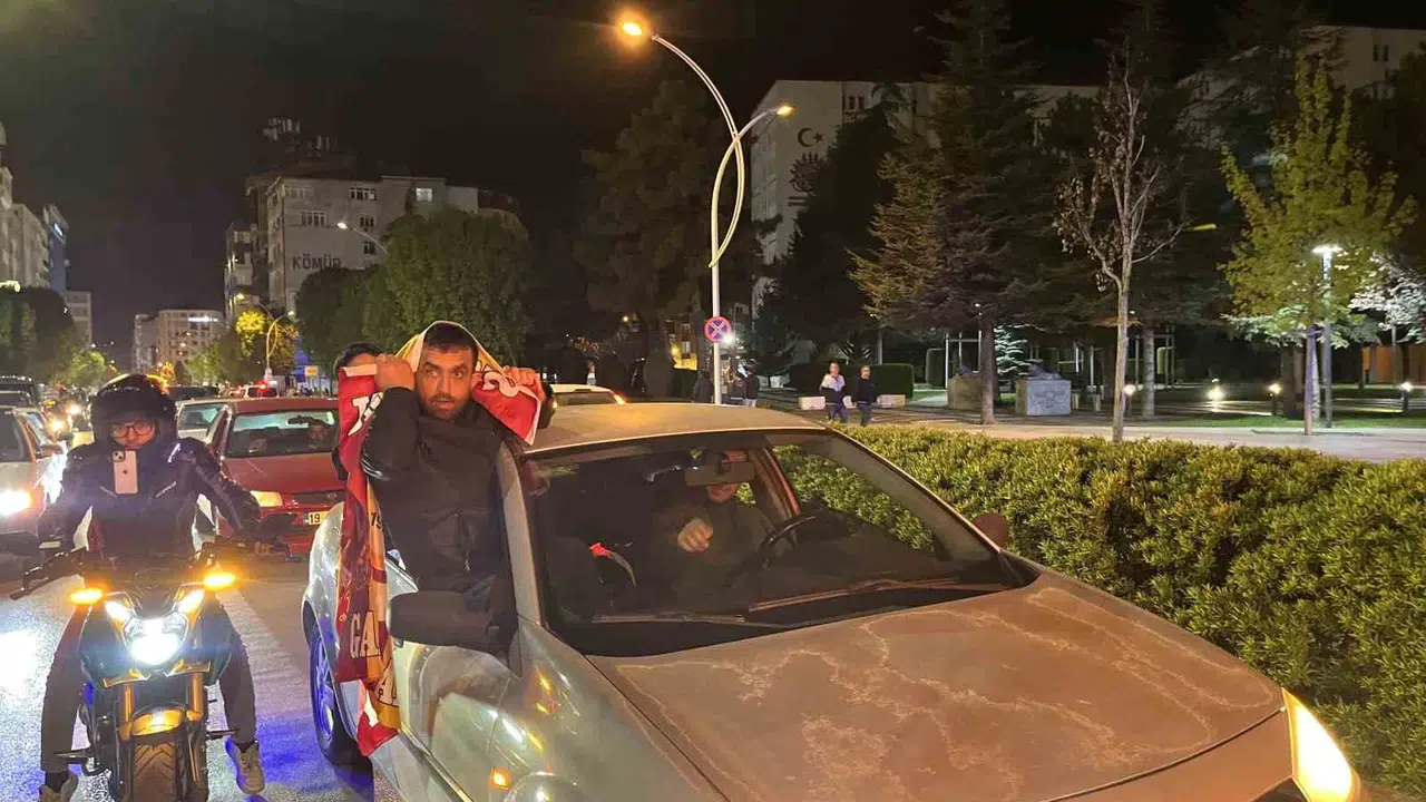 Çorum’da derbi coşkusu: Sarı-kırmızılı taraftarlar meydanlara indi