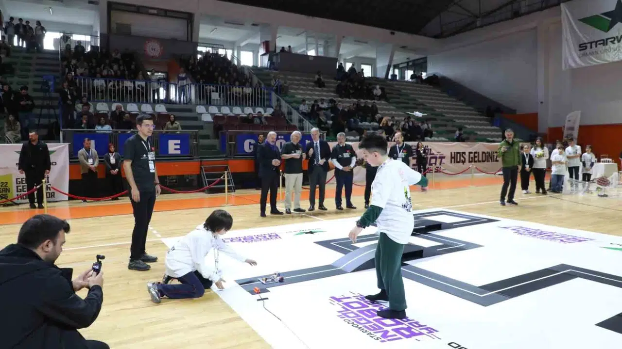 Geleceğin mühendisleri İnegöl'de buluştu: Kodlar yarıştı, inovasyon ödülleri sahiplerini buldu