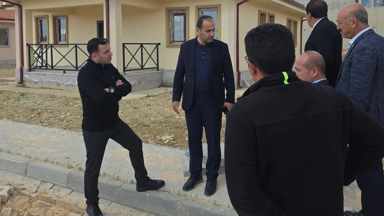 Deprem bölgesinde hummalı çalışma: Harmanlı’da yeni yaşam alanları yükseliyor