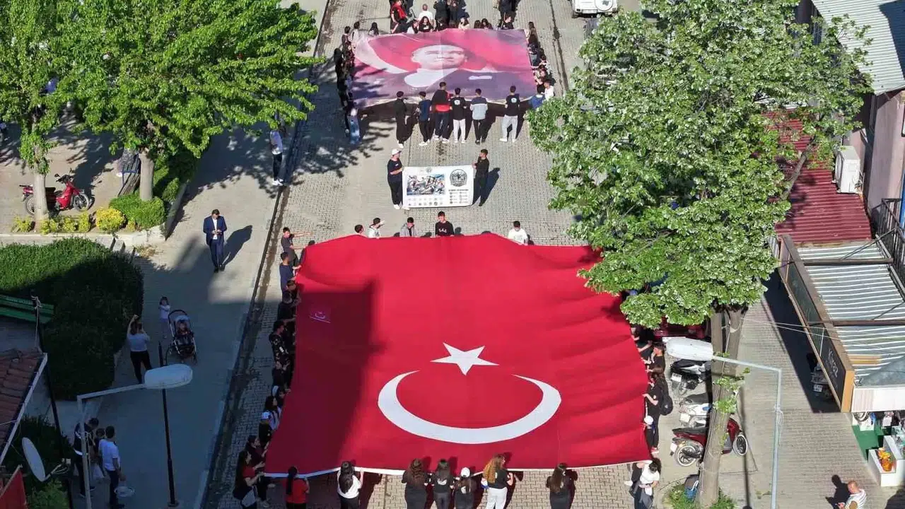 Kiraz’da spor şöleni: 1472 genç yetenek madalya için sahaya indi