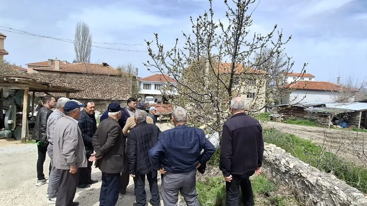 Bilecik'te hasat bereketi için kolları sıvadılar: Üreticilere uygulamalı eğitim desteği