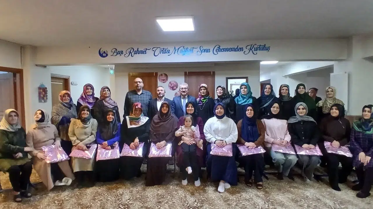 Sessiz dünyalarında Kur'an'ın huzurunu keşfettiler: Üç yıllık azim ödülle taçlandı