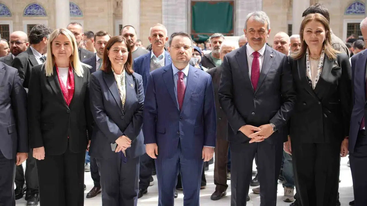 Bakan Gürlek Edirne’de mesaiyi sıkı tuttu: Adliyeden gençlik buluşmasına yoğun gündem