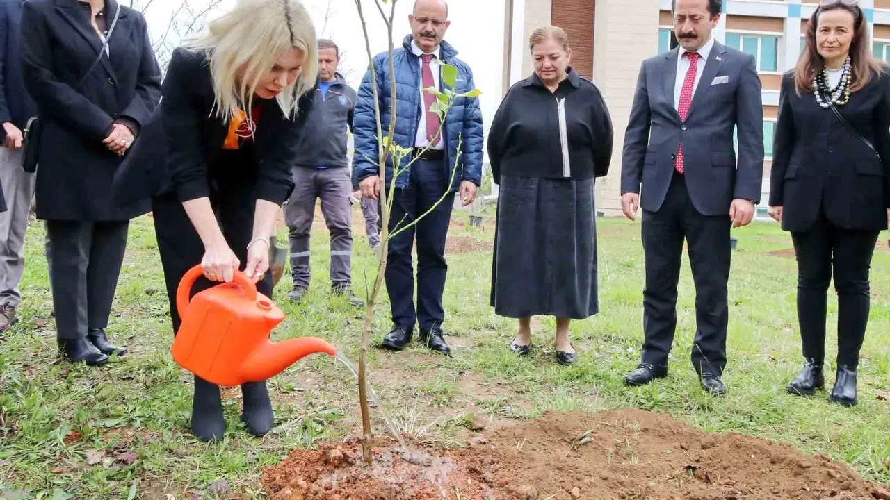 Akdeniz Üniversitesi’nde yeşil seferberlik: İki yılda 5 binden fazla fidan toprakla buluştu