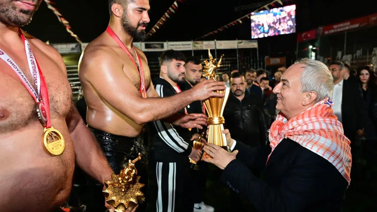 Kepez’de altın kemer Enes Doğan’ın: Er meydanında 12 yıllık hasret sona erdi