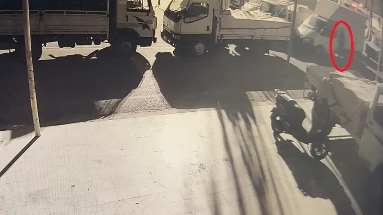 Antalya'da biber yüklü kamyoneti çalan hırsızın tek hedefi yükü boşaltmak oldu: Araç bulundu, biberler sırra kadem bastı