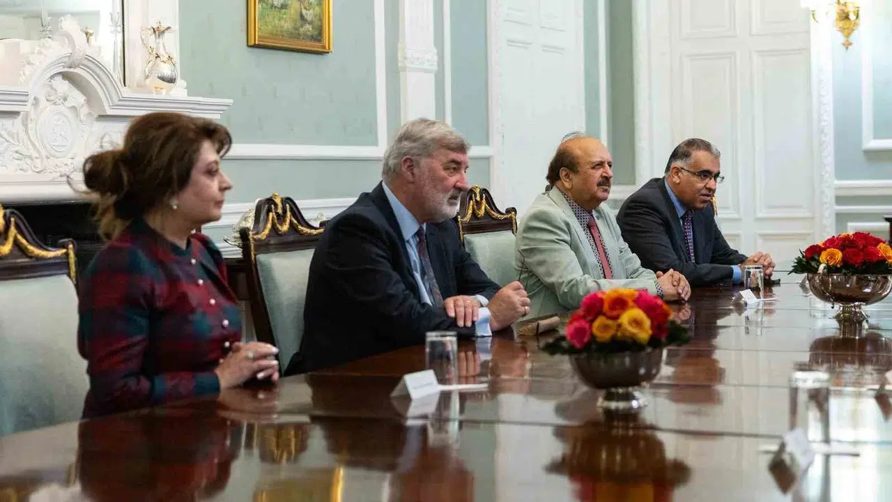 Londra diplomasisinde kritik temas: Bakan Fidan İngiliz vekillerle masaya oturdu