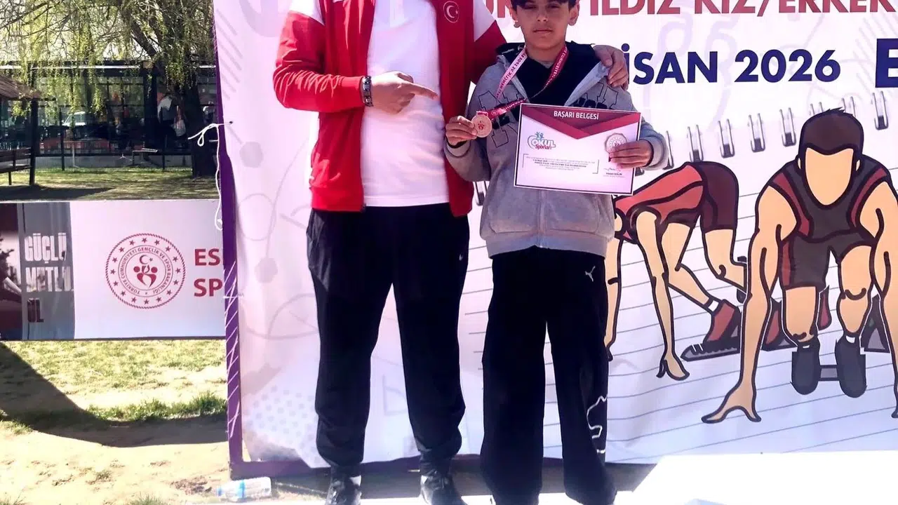 Bilecikli genç yetenekler Eskişehir’de fırtına gibi esti: Kürsüden inmediler