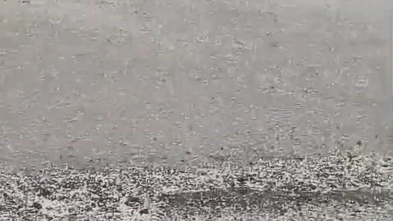 Elazığ’da mevsim dışı sürpriz: Köyü bir anda kışa çevirdi