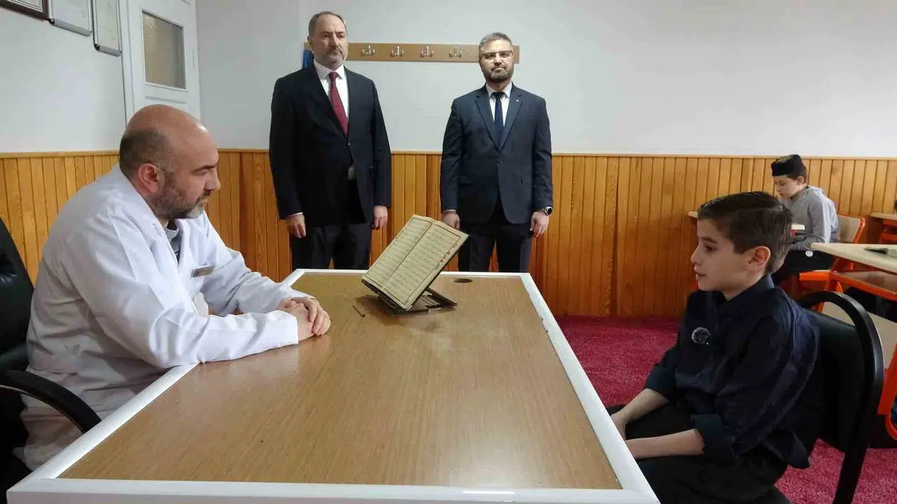 11 yaşında büyük başarı: Günde 3 saat uykuyla hafız oldu