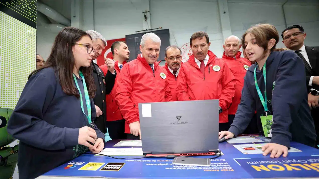 Geleceğin mühendisleri Konya’da buluştu: 917 robotun kıyasıya mücadelesi nefes kesti
