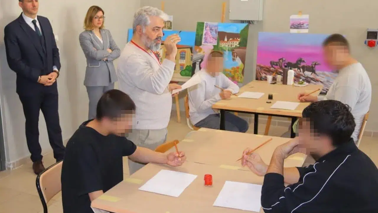 Parmaklıklar ardında geleneksel dokunuş: Suça sürüklenen gençler hat sanatıyla buluştu