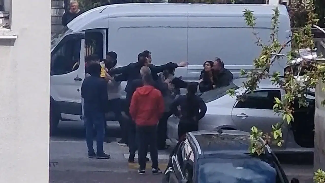 Trafikte dehşet anları: Yol verme kavgası kameralara böyle yansıdı