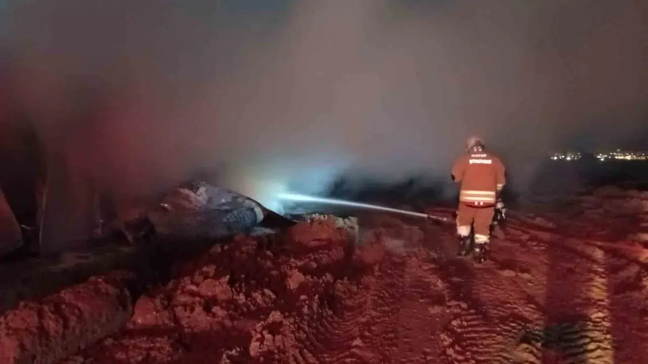 Hatay’da acı gece: İnşaat işçisinin kaldığı konteyner küle döndü