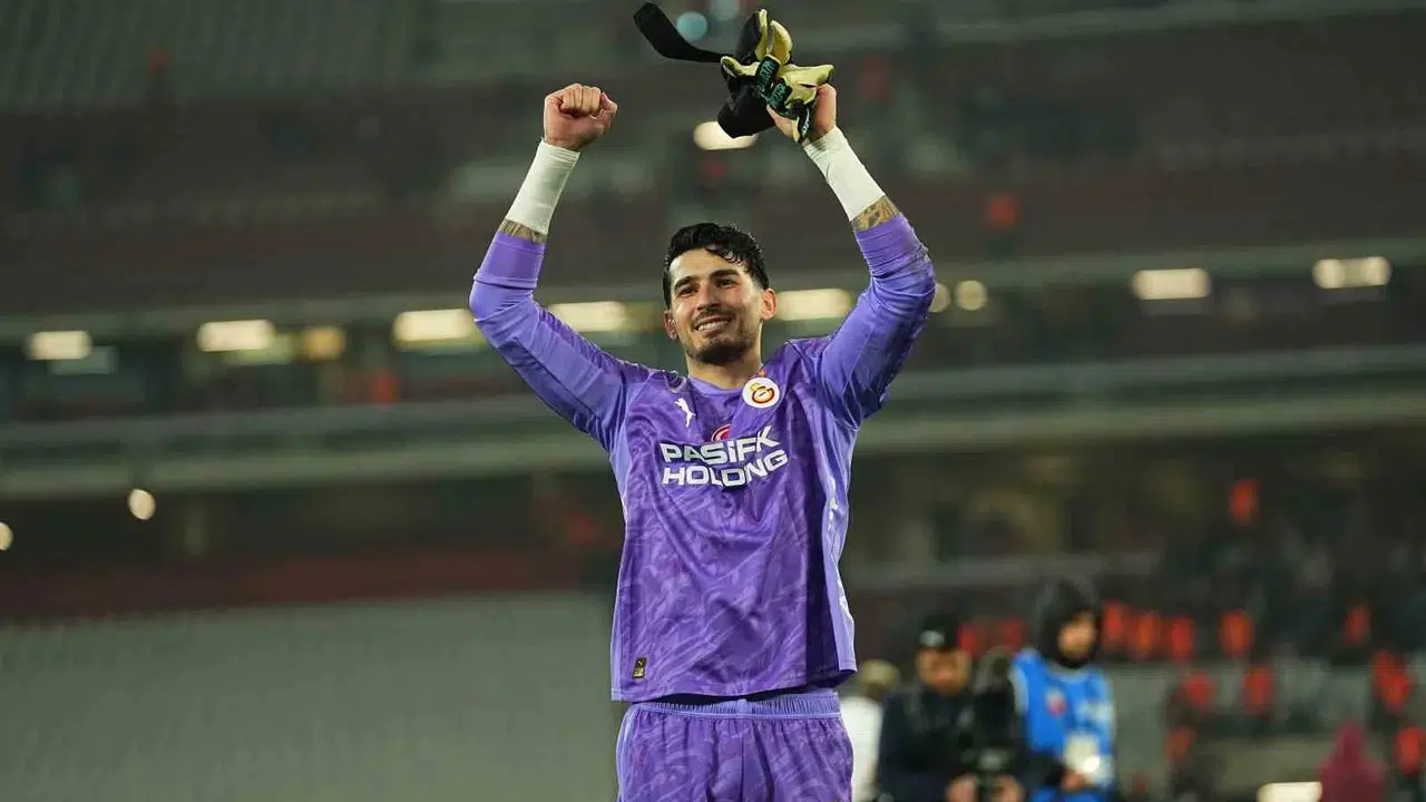 Dev derbide eldivenlerin savaşı: Ligin en sağlam iki kalesi kozlarını paylaşıyor